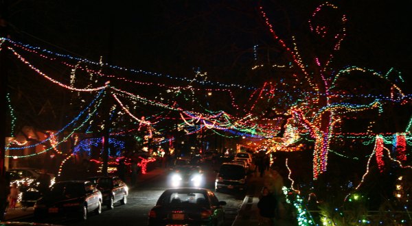 37th Street Just Might Have The Wackiest Neighborhood Christmas Light Display In All Of Texas