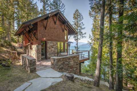 Have A Luxurious Night At Le Petit Bijou, A Cabin In The Treetops of Idaho