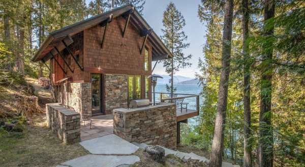 Have A Luxurious Night At Le Petit Bijou, A Cabin In The Treetops of Idaho
