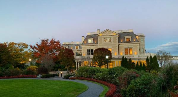 The Chanler At Cliff Walk In Rhode Island Gets All Decked Out For Christmas Each Year