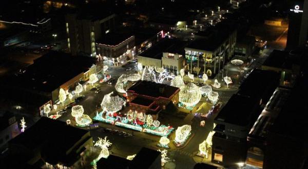 See Spectacular Christmas Lights From Above In Arkansas With This Helicopter Christmas Light Tour
