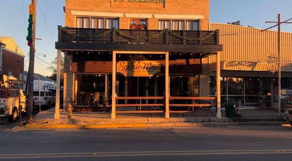 The Best Little Seafood And Steak Restaurant In Louisiana Just Might Be Cafe Sydnie Mae