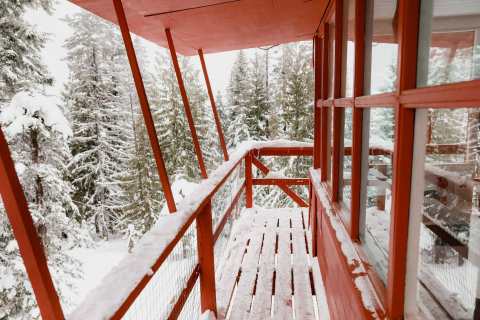 Have A Cozy Overnight Stay At A Fire Lookout Tower With A Wood-Fired Sauna In The Idaho Mountains