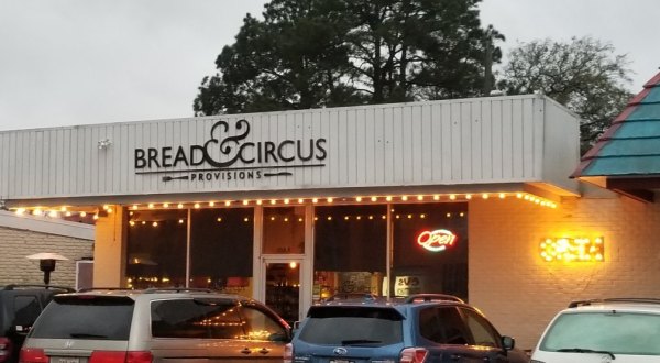 The Wood Fired Neapolitan Pizzas At Bread & Circus Are Some Of The Best In Louisiana