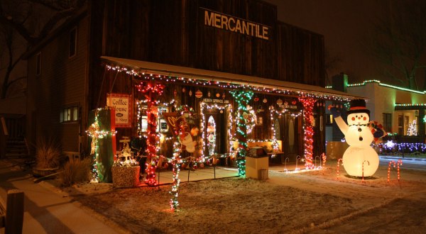The Historic Western Town Of Medora In North Dakota Gets All Decked Out For Christmas Each Year