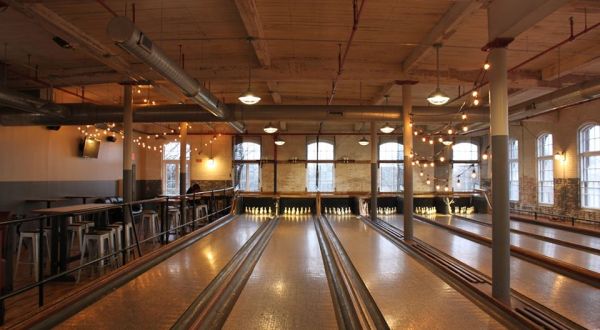 There’s A Vintage Bowling Alley From The 1920s In Rhode Island Called BreakTime Bowl & Bar