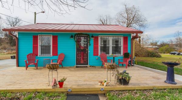 There’s A Love Shack-Themed Airbnb In Nashville And It’s The Perfect Little Hideout