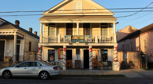 Try The Spectacular Burgers At Junction, An Unsuspecting New Orleans Dive Bar