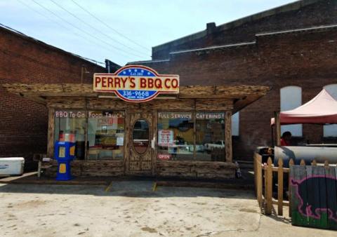 Perry's BBQ In Tennessee Has Some Of The Very Best Cafeteria-Style Food In The Nation