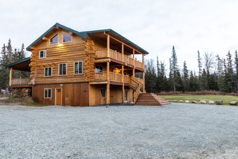 Hunker Down In A Spruce Forest At The Hand-Scribed Log Cabin Alaska Knotty Pine B&B