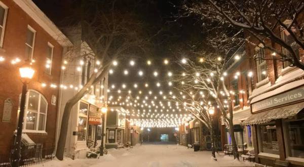 Christmas In These 9 Towns Near Detroit Looks Like Something From A Hallmark Movie