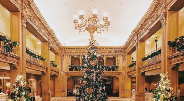 The Fairmont Olympic Hotel In Washington Gets All Decked Out For Christmas Each Year