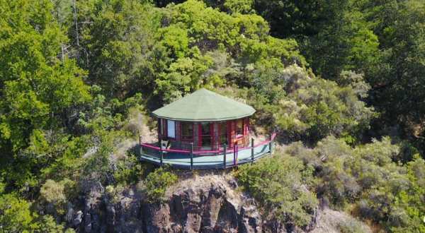 Have A Luxurious Night At Bella Luna Retreat, A Cottage In The Treetops of Northern California