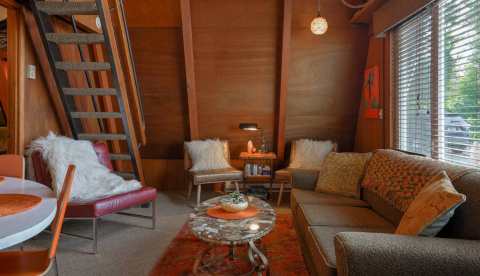 There’s A 1960s-Themed Airbnb In Oregon And It’s The Perfect Little Hideout