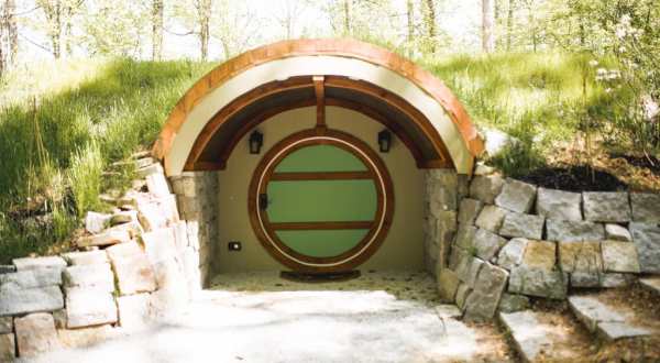 There’s A Hobbit-Themed Airbnb In Tennessee And It’s The Perfect Little Hideout