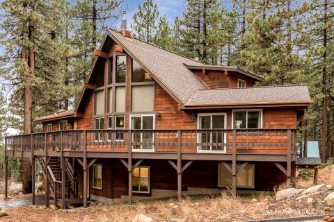 Have A Luxurious Night In A Cabin In The Treetops Of Incline Village In Nevada
