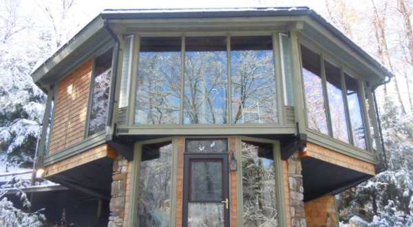 Stay Inside This Octagon Glass Treehouse For An Enchanting Massachusetts Getaway