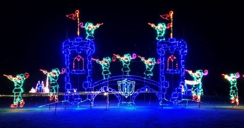 Drive Through 250 Holiday Light Displays At Winter Wonderland In Oregon