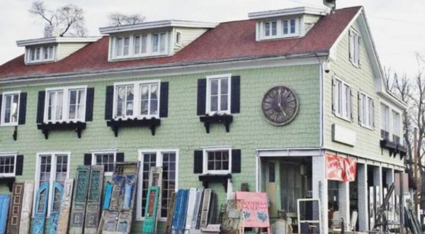 Feel Like You’re On The Set Of A Holiday Film When You Take A Trip To The Old Lucketts Store In Virginia