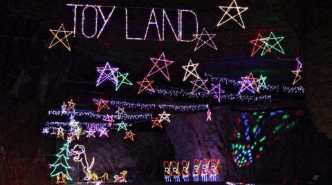 Go Underground In A Mega Christmas Cave For Breakfast With Santa At Lights Under Louisville In Kentucky