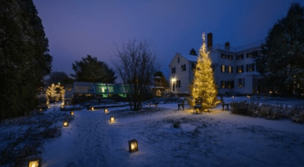 The Holiday Candlelight Walk At Strawbery Banke In New Hampshire Is Right Out Of A Storybook