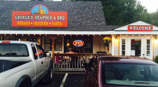 Indulge In The Best Of Both Worlds At George’s Seafood And BBQ In New Hampshire