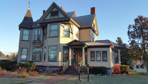 Enjoy A Cozy Stay At Hanson House Bed And Breakfast, An 1890 Lumber Baron's Home In Michigan