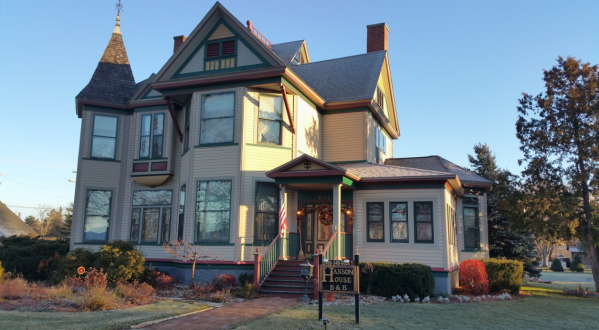 Enjoy A Cozy Stay At Hanson House Bed And Breakfast, An 1890 Lumber Baron’s Home In Michigan
