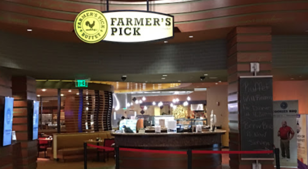 Farmer’s Pick Is An All-You-Can-Eat Buffet In Iowa That’s Full Of Southern Flavor