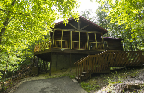 The Fairytale Log Cabin Hideway In Kentucky, City Slicker Hideaway, Is A Dreamy Place To Spend The Night