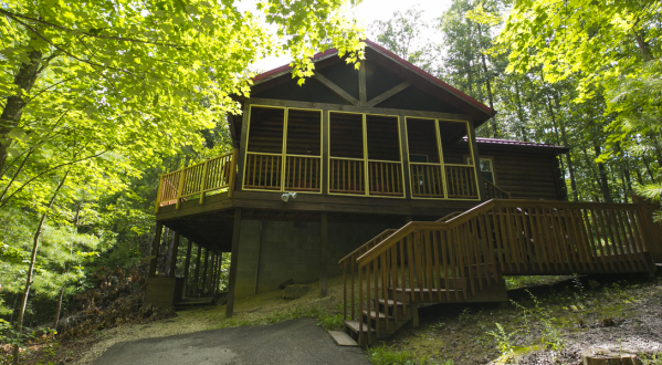 The Fairytale Log Cabin Hideway In Kentucky, City Slicker Hideaway, Is A Dreamy Place To Spend The Night