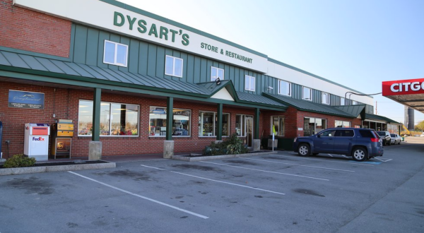 A Quirky Eatery With Massive Portions, Dysart’s In Maine Is A Must-Visit Joint