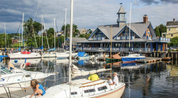 You’ll Fall In Love With This Quiet Vermont Town That Has More Books Than People