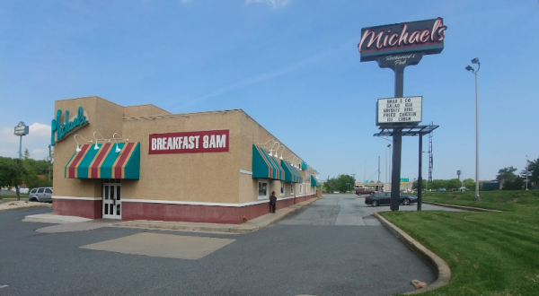 Michael’s Is An All-You-Can-Eat Buffet In Delaware That’s Full Of Southern Flavor