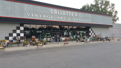 Absolutely Gigantic, You Could Easily Spend All Day Shopping At Collette’s Vintage In Michigan