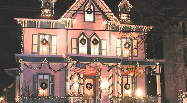 New Jersey’s Charming Town Of Cape May Looks Like A Gingerbread Village Come To Life
