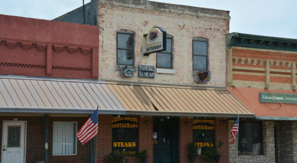 Giddings Downtown Restaurant Is An All-You-Can-Eat Buffet In Texas That’s Full Of Southern Flavor