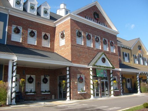 Virginia's Unique Yankee Candle Store Gets All Decked Out For Christmas And It's Magical