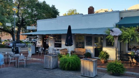 Vinnie Van Go-Go’s Pizza Shop In Georgia Has Been Called The Best Pizza In Savannah