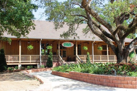 Travel To Louisiana's Avery Island And Spice Things Up With A Meal From Tabasco's Restaurant 1868