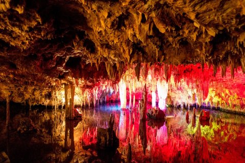 Meramec Caverns In Missouri Was Just Added To A US Travel Bucket List... And We Couldn't Agree More