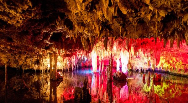 Meramec Caverns In Missouri Was Just Added To A US Travel Bucket List… And We Couldn’t Agree More