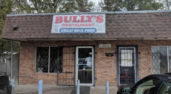 Don’t Pass By Bully’s In Mississippi, An Ordinary Looking Restaurant With Extraordinary Soul Food    