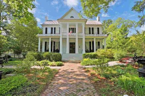 The Priestley House, A Historic Mississippi Mansion, Is One Of The Nation's Spookiest Haunted Houses For Sale