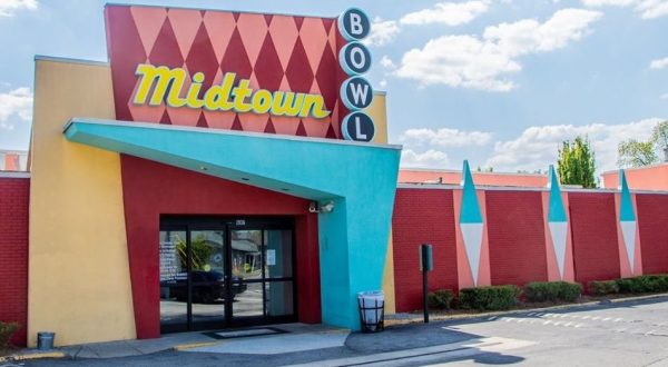 Midtown Bowl In Georgia Happens To Have An Incredible Restaurant Hidden Inside