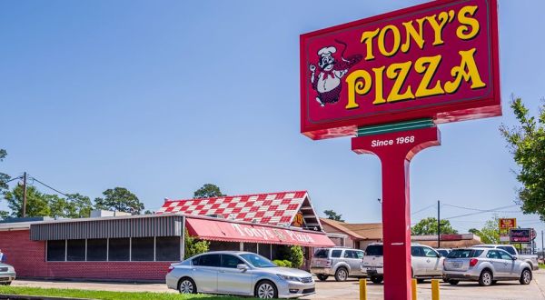 You’ll Find Some Of The Best Pizza And Po’boys At Tony’s, A Landmark Pizza Joint in Louisiana