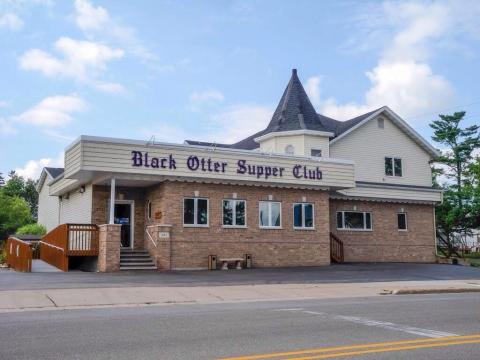 The Gigantic Prime Rib At Wisconsin's Black Otter Supper Club Is A Carnivore's Dream Come True      