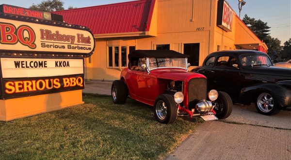 Don’t Pass On This Party Potato Served At Kansas’ Hickory Hut