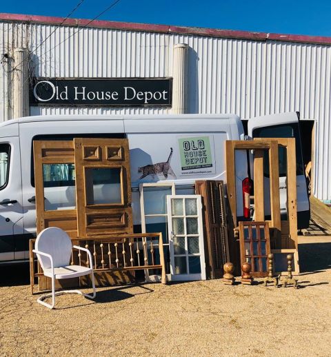 You Could Spend Days At Old House Depot, A 20,000-Square-Foot Warehouse With Vintage Fixtures, Unique Decor, And More  