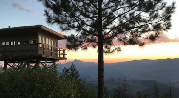 Have A Cozy Overnight Stay At Green Ridge Fire Lookout Tower In The Oregon Mountains